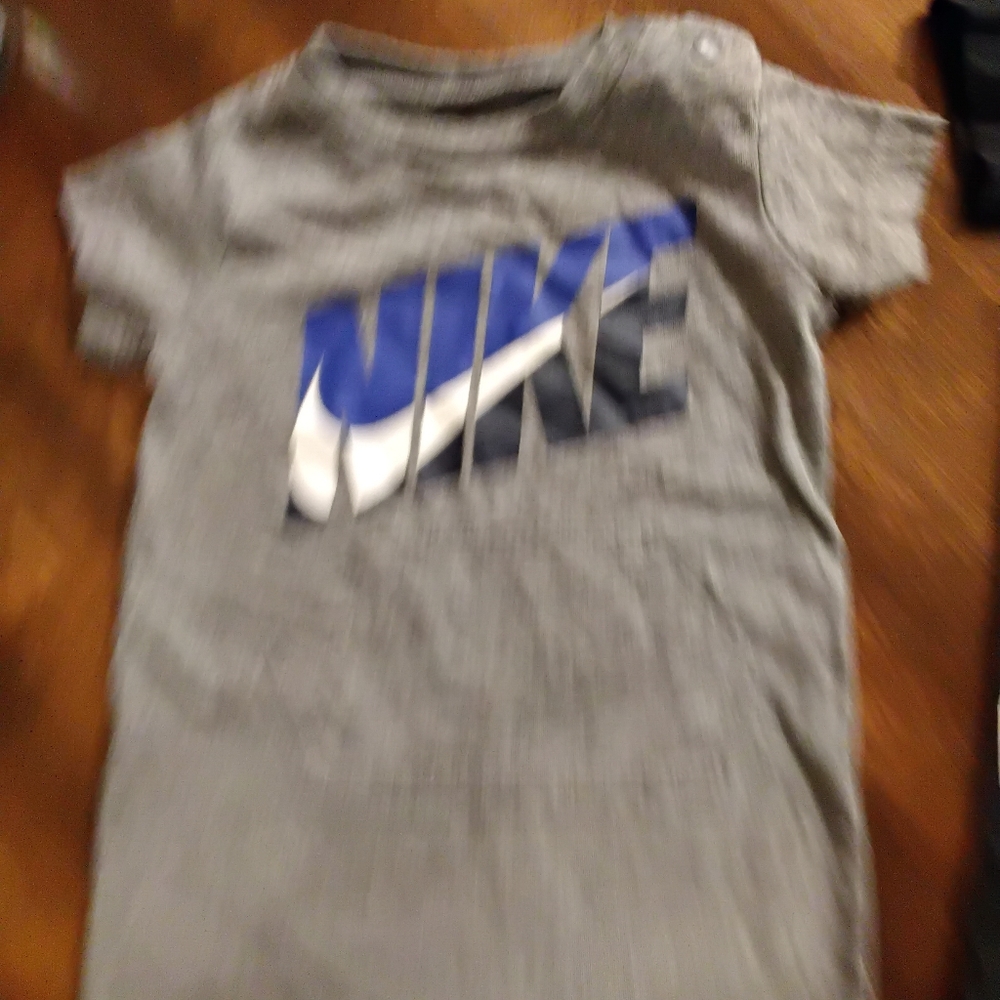 4 Pc Nike Onesie Bundle 3-6 mo - Picture 5 of 9